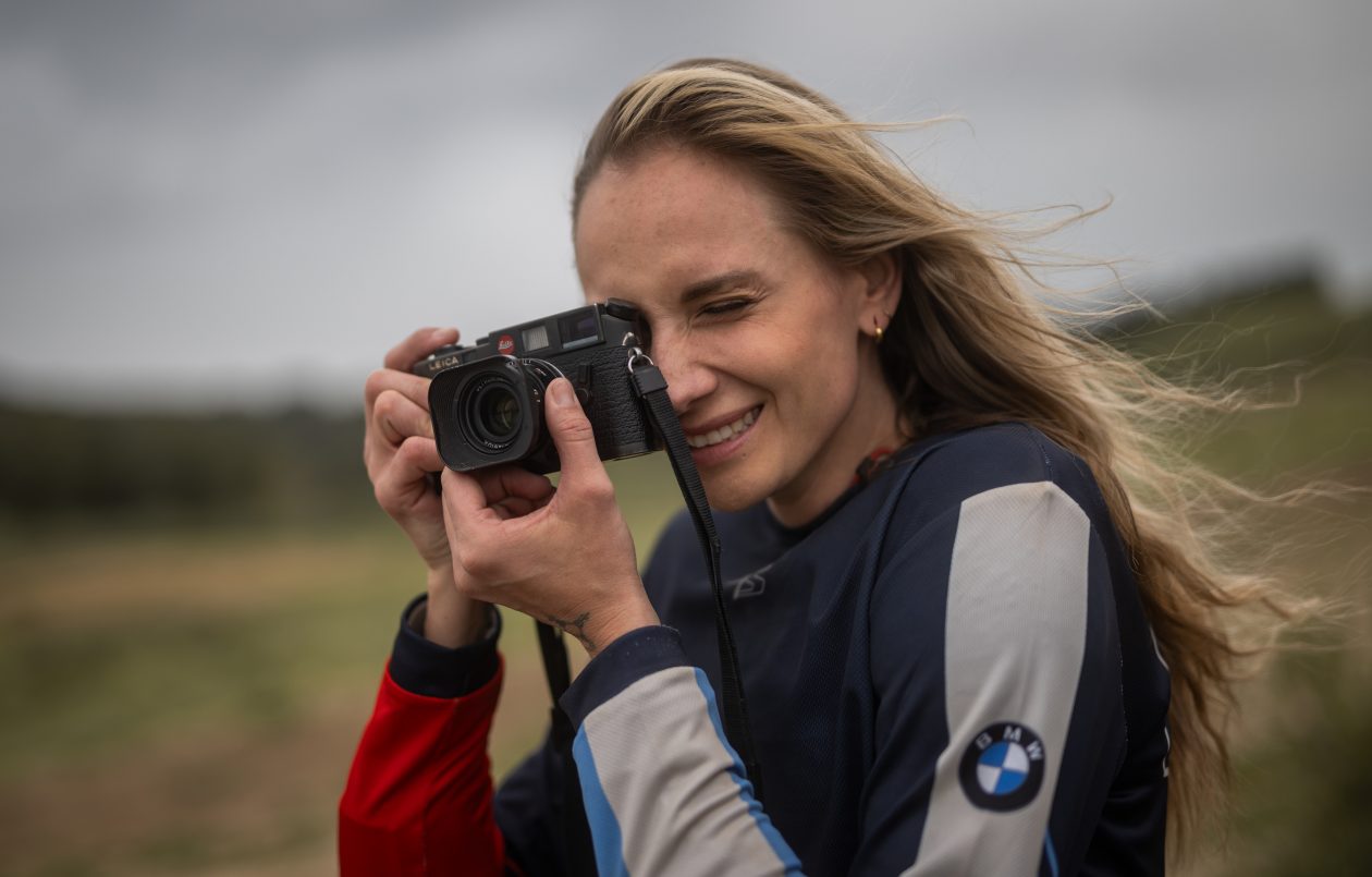 כל הדרך לפריים המושלם: המדריך לרוכב שלא חושש לשלוף מצלמה