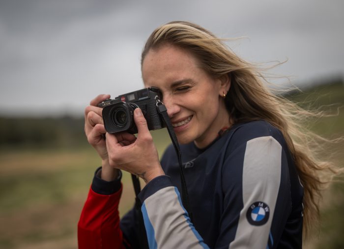 כל הדרך לפריים המושלם: המדריך לרוכב שלא חושש לשלוף מצלמה